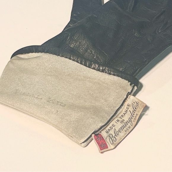 100% Silk Lined - Black Leather Gloves - Picture 4 of 5